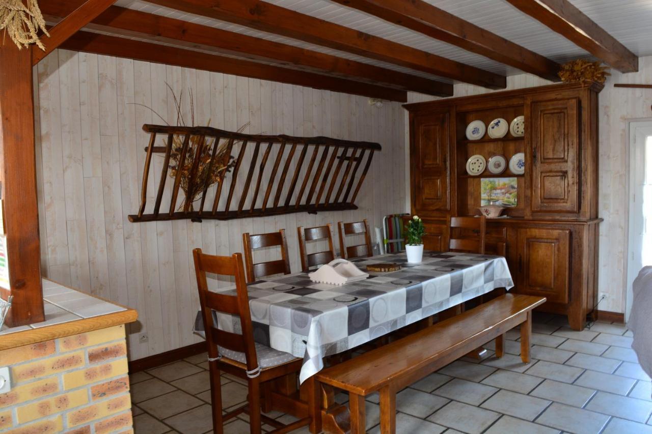Marais Poitevin Gite "Volets Bleu Clair": Rustic Retreat with Fishing, Boating, and Cycling La Taillee Exterior photo