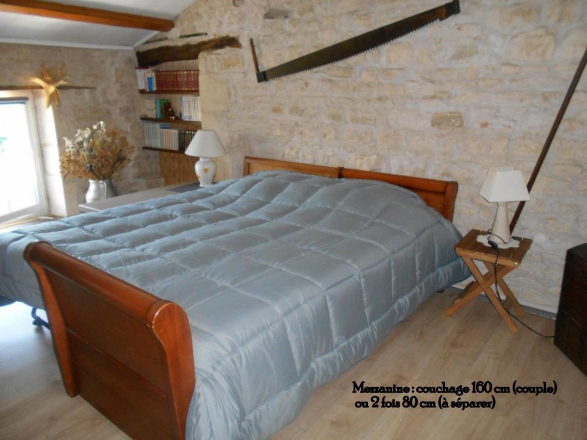Marais Poitevin Gite "Volets Bleu Clair": Rustic Retreat with Fishing, Boating, and Cycling La Taillee Exterior photo